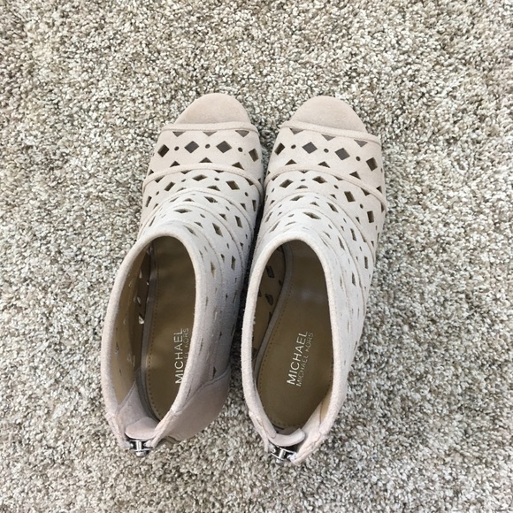 RARE Michael kors suede booties - Picture 2 of 3